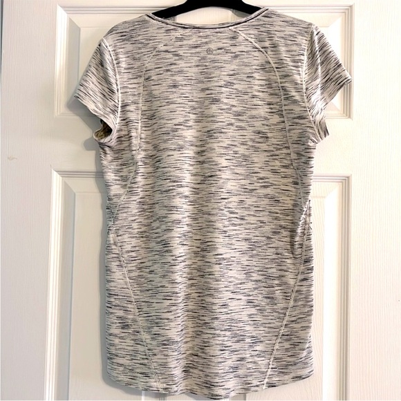 Lululemon Athletica short sleeve lightweight shirt size 6 - Picture 2 of 2